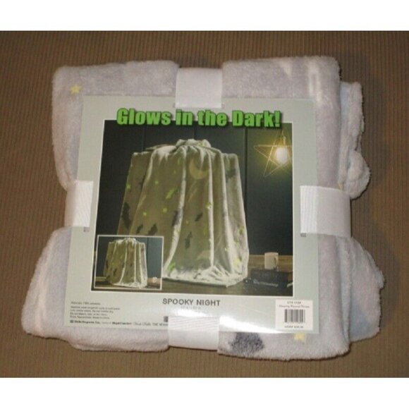 New Spooky Night Glow in the Dark Plush Gift Fleece Throw Blanket Bats Moon Star - Picture 2 of 2